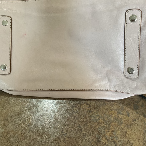 Pretty pink Coach bag with handles and removable strap - Picture 8 of 9